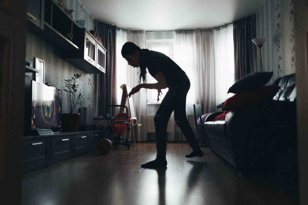 суп в пустой комнате